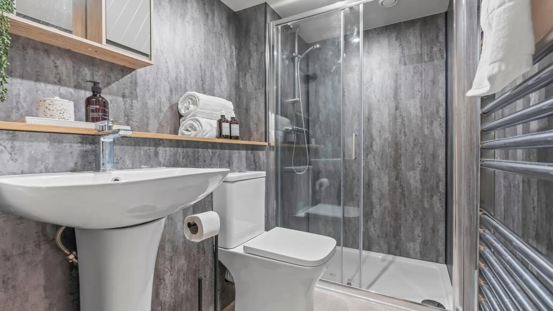 City Centre Split Level Loft Apartment With Fast Wifi Λιντς